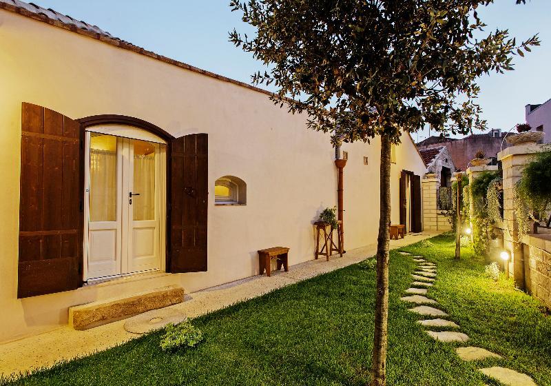 Borgo San Gaetano Bed & Breakfast แบร์นัลดา ภายนอก รูปภาพ